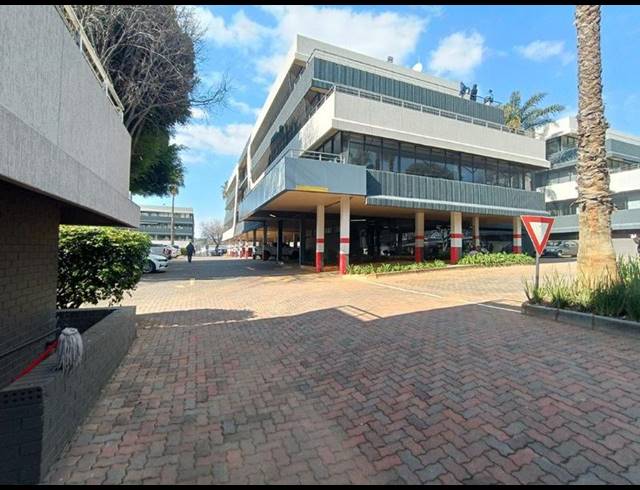 BUSINESS PROPERTY TO RENT IN CRESTA